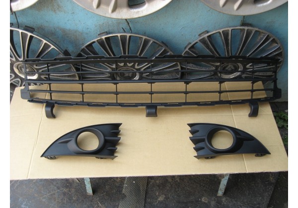 Решітка переднього бампера, центральна Renault Scenic II, Grand Scenic II, 06-09, 7701477302